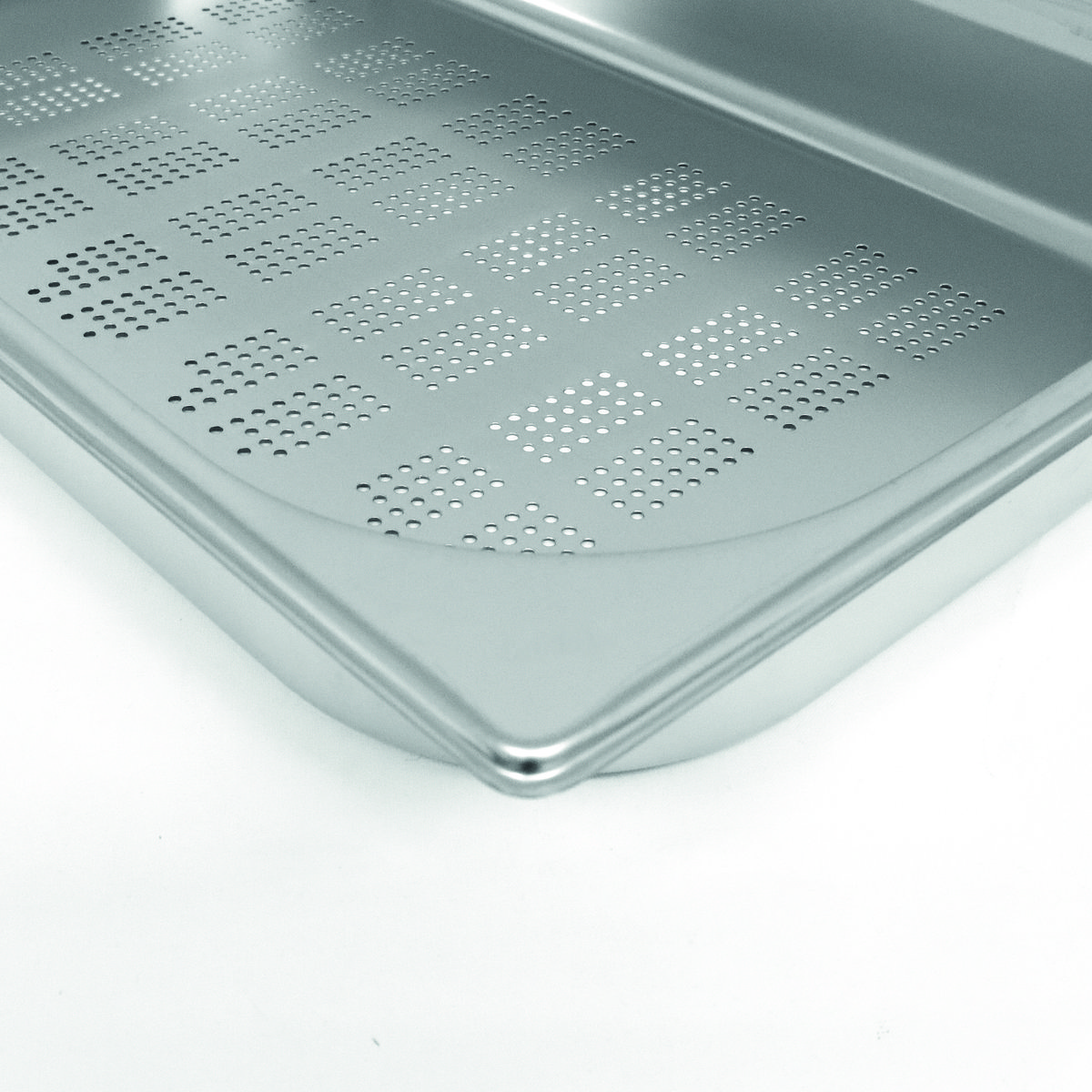 Behälter GN 1/1, gelocht, 65 mm Behälter GN 1/1, gelocht, 65 mm