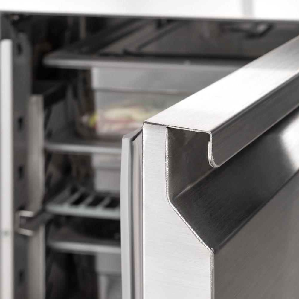 Starline Kühltisch, 3-türig, GN 1/1 Edelstahl Kühltisch, 3-türig, GN 1/1, 1365x700x875 mm (BxTxH), ohne Aufkantung