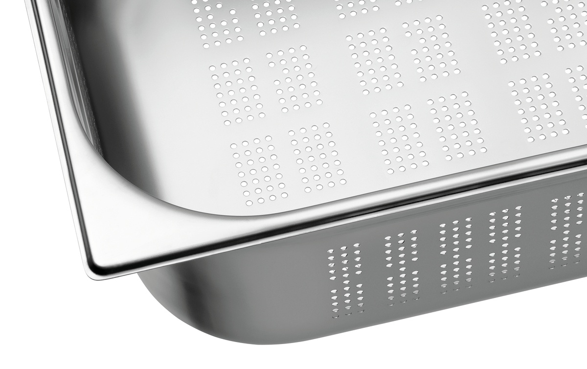 GN-Behälter, 2/3, T150, gelocht GN-Behälter, 2/3, T150, gelocht