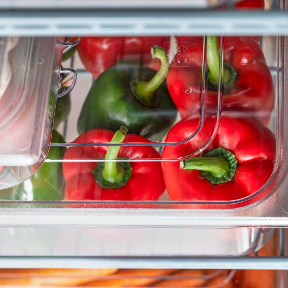 Edelstahl-Kühlschrank, GN 2/1, 740x810x2010 mm (BxTxH), 0,21 kW Edelstahl-Kühlschrank, GN 2/1, 740x810x2010 mm (BxTxH), 0,21 kW