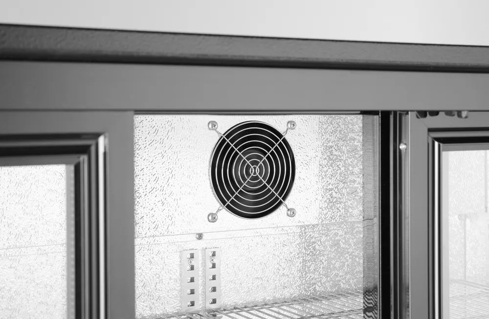 Kühlschrank mit drei Schiebetüren an der Bar, Arktic, 254L, Schwarz, 220-240V/160W, 1350x520x(H)865mm Kühlschrank mit drei Schiebetüren an der Bar, Arktic, 254L, Schwarz, 220-240V/160W, 1350x520x(H)865mm