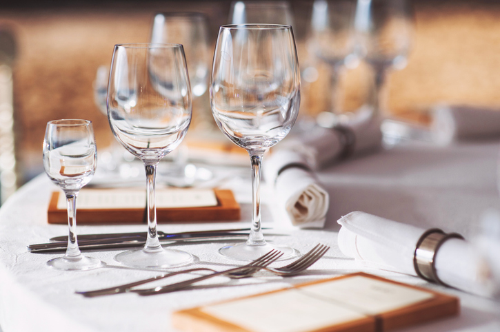 Gläser auf dem Tisch