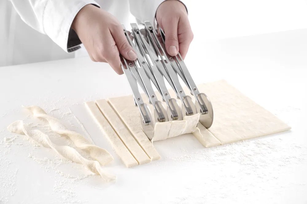 Teigschneider 5 Räder, 222x56x(H)55mm Teigschneider 5 Räder, 222x56x(H)55mm