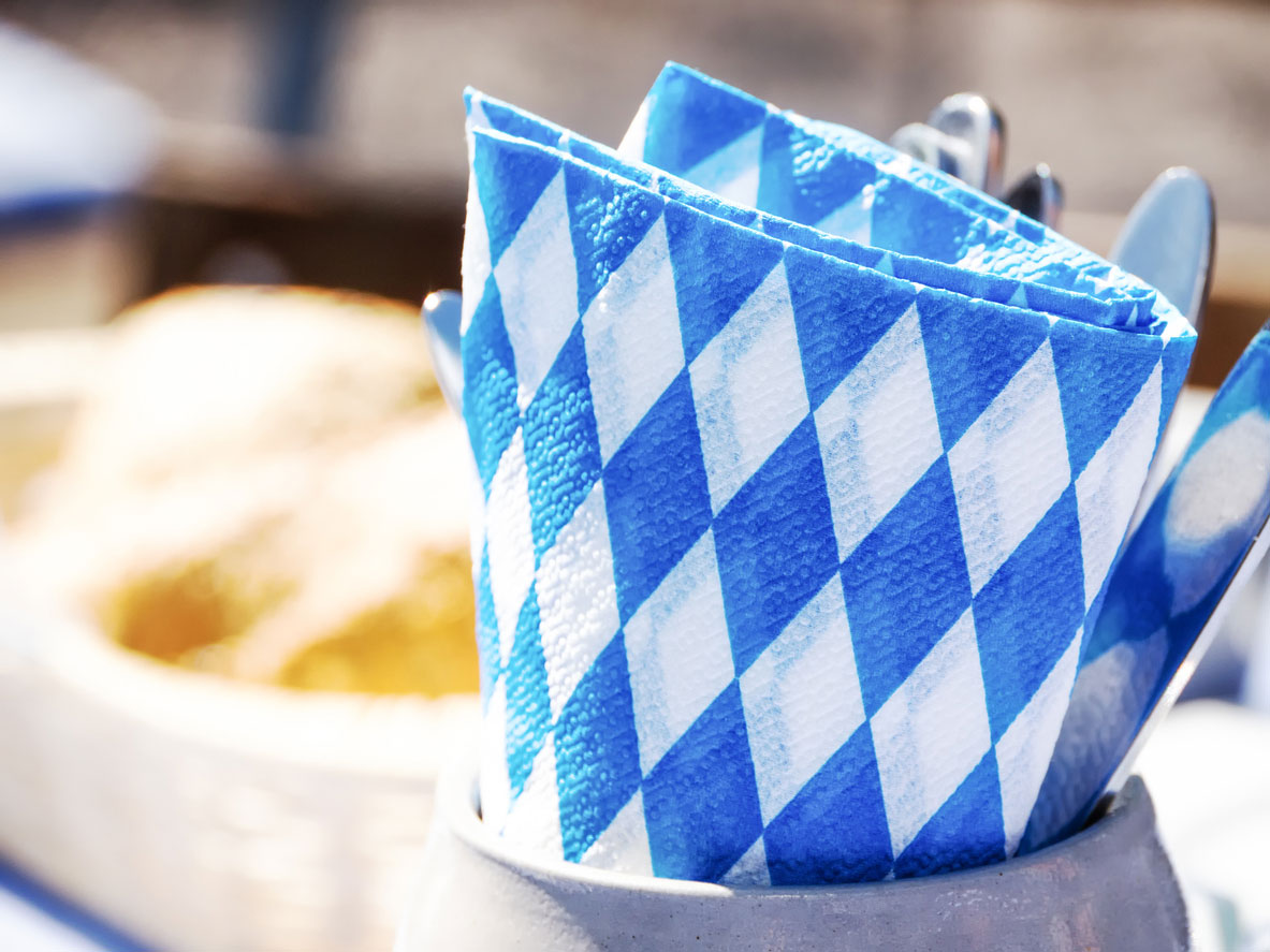 Oktoberfestserviette eingerollt