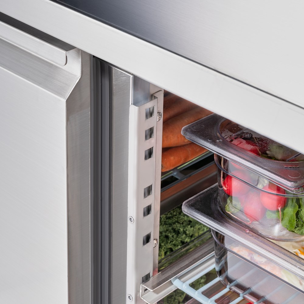 Starline Kühltisch, 2-türig, GN 1/1 Starline Tiefkühltisch mit 2 Türen, 282 Liter, 1360x700x850 (BxTxH)