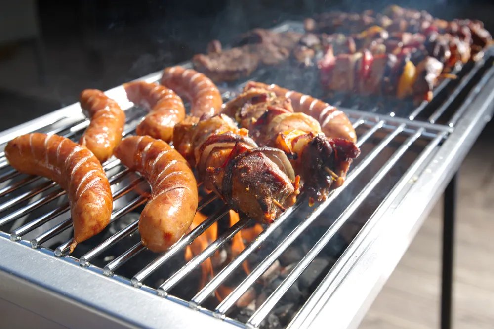 Holzkohlegrill Patio, 770x380x(H)760mm Holzkohlegrill Patio, 770x380x(H)760mm