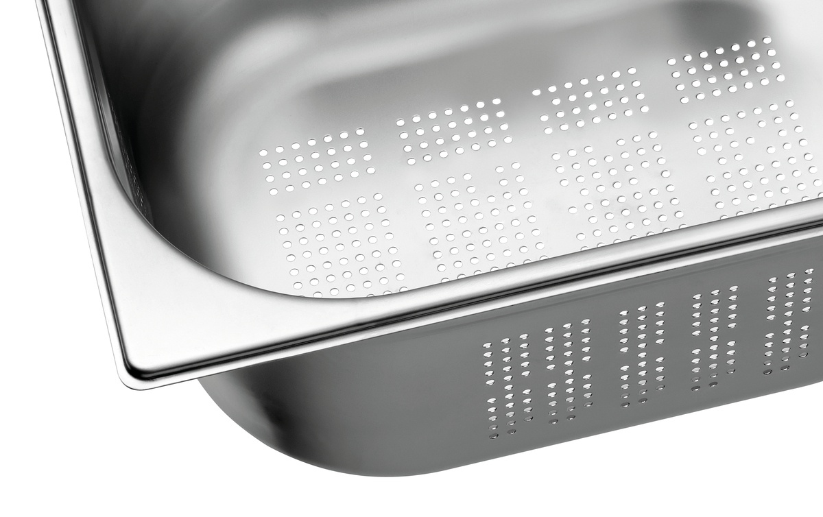 GN-Behälter, 1/2, T150, gelocht GN-Behälter, 1/2, T150, gelocht