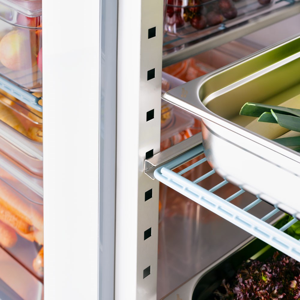 Doppeltür-Kühlschrank, Edelstahl, GN 2/1, 1480x830x2010 mm (BxTxH), 0,44 kW Doppeltür-Kühlschrank, Edelstahl, GN 2/1, 1480x830x2010 mm (BxTxH), 0,44 kW