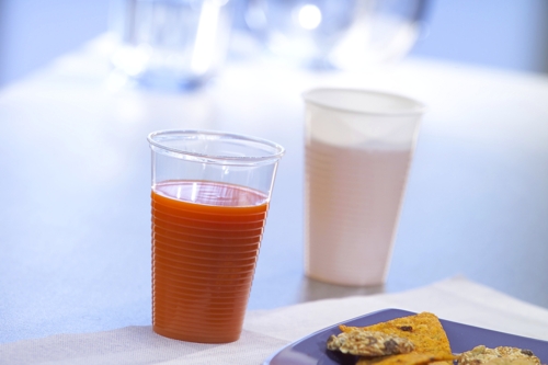 100 Trinkbecher, PP 0,2 l Ø 7,03 cm · 9,9 cm transparent 37500 Trinkbecher, PP 0,3 l Ø 7,8 cm · 11,3 cm weiss