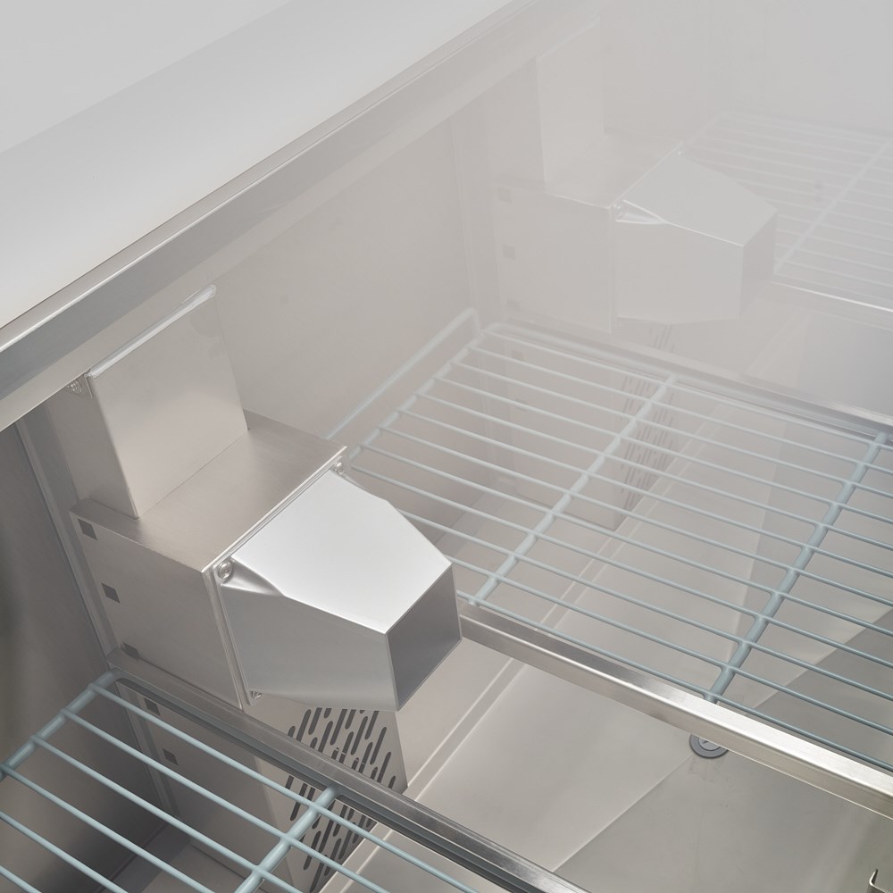 Saladette mit Glasaufsatz, 3-türig, GN 1/1, Aufnahme 16x GN1/4, 1365x700x1345 mm (BxTxH)