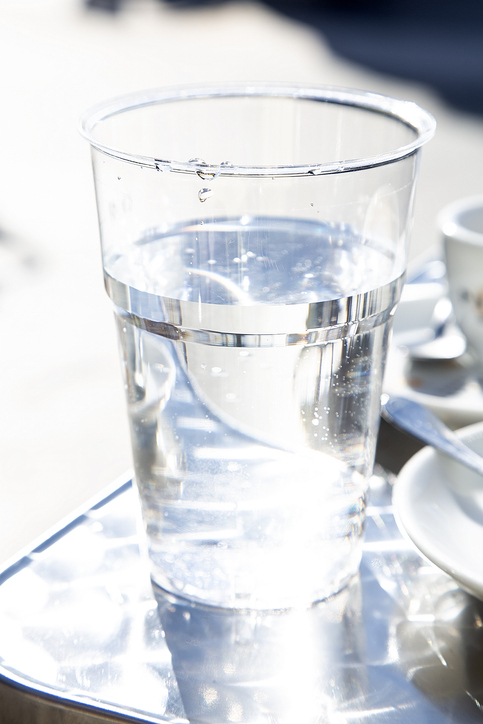 Glas mit Wasser