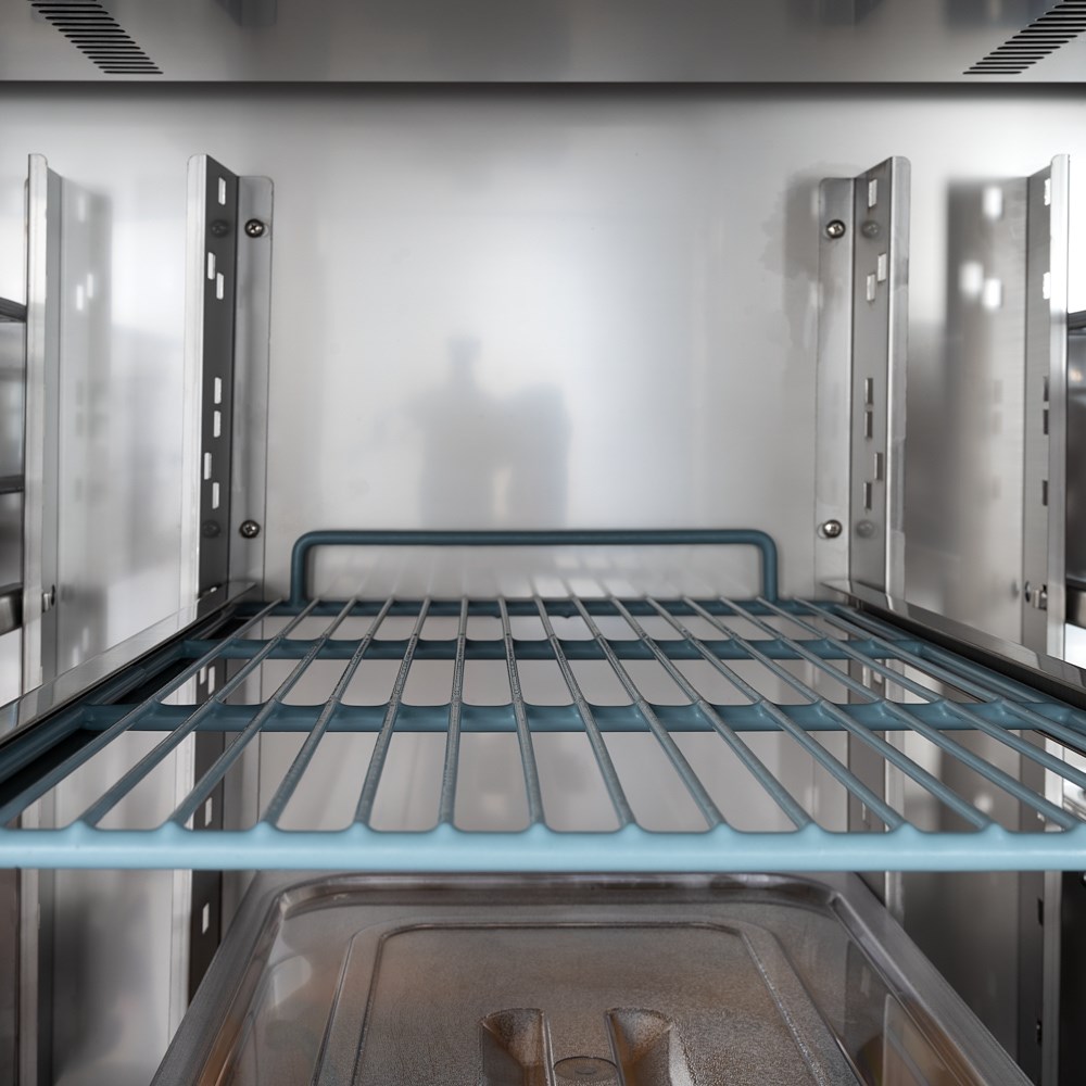 Starline Kühltisch, 3-türgig, GN 1/1 Starline Tiefkühltisch mit 3 Türen, 417 Liter, 1795x700x850 (BxTxH)