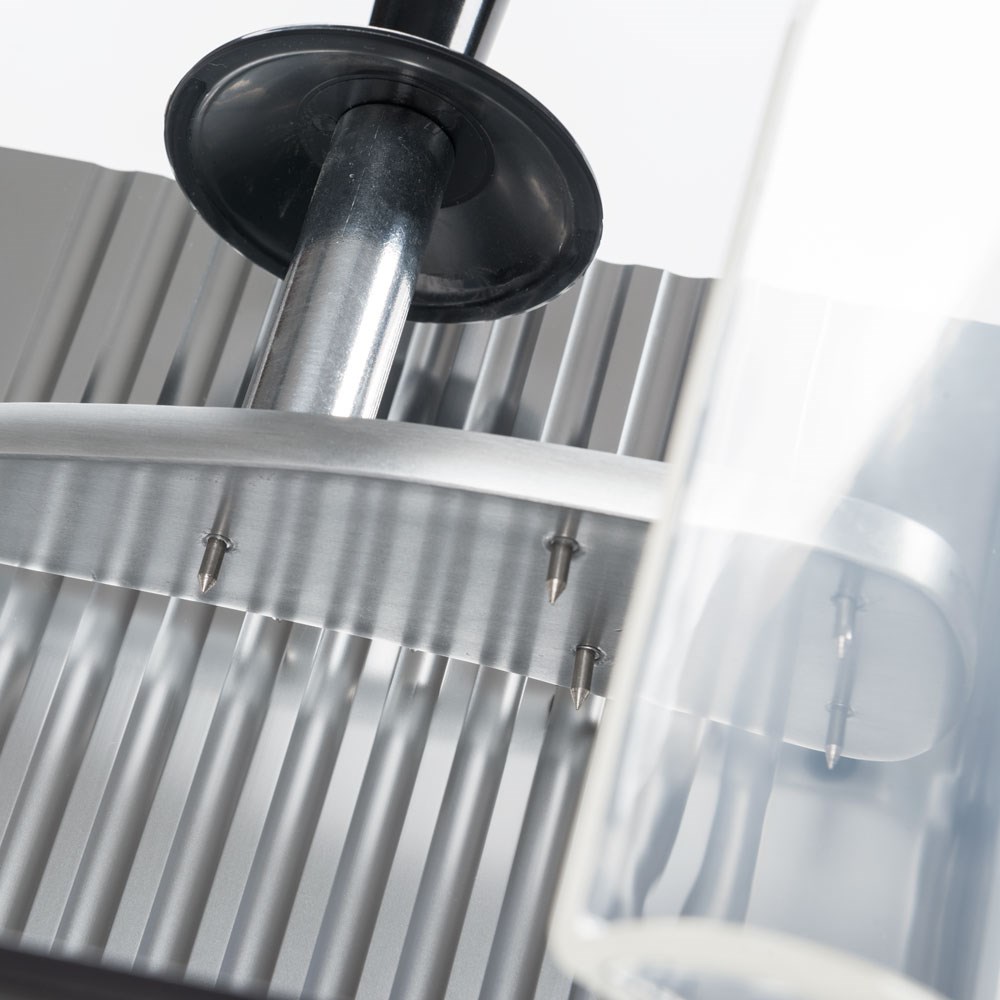 Aufschnittmaschine mit antihaftbeschichteter Anschlagplatte und Messer 220 mm Ø