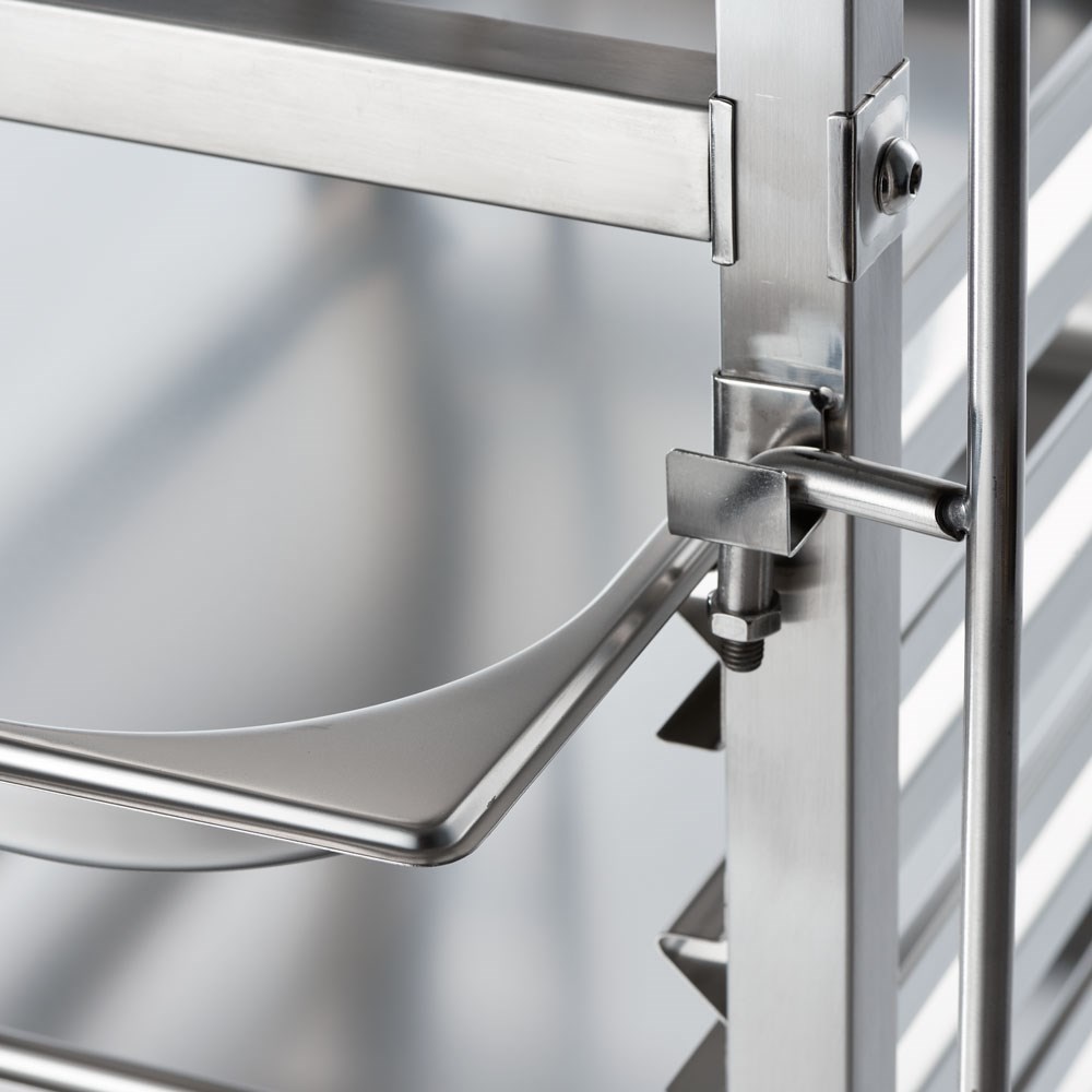 Tablettwagen aus Edelstahl, passend für 14 x GN 1/1, 380 x 550 x 1735 mm (BxTxH) Tablettwagen aus Edelstahl, passend für 14 x GN 1/1, 380 x 550 x 1735 mm (BxTxH)