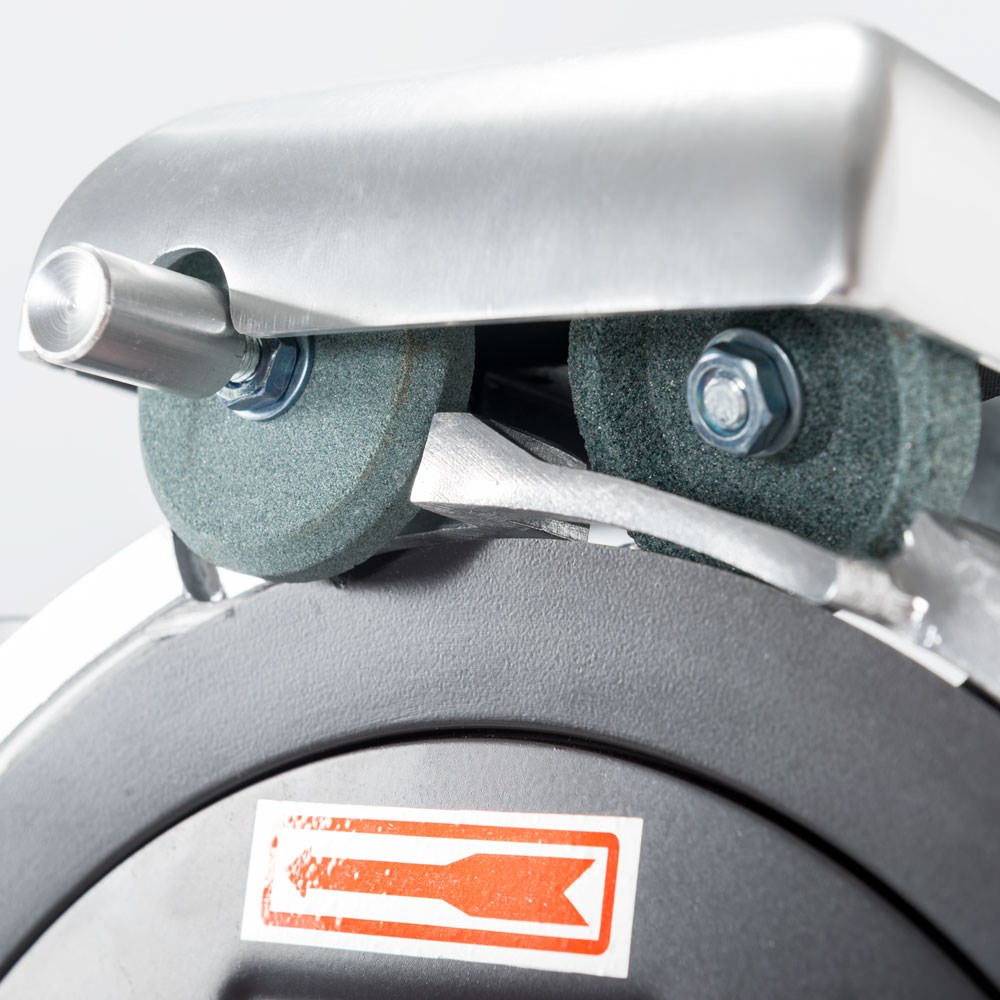 Aufschnittmaschine mit antihaftbeschichteter Anschlagplatte und Messer 220 mm Ø Aufschnittmaschine mit antihaftbeschichteter Anschlagplatte und Messer 220 mm Ø