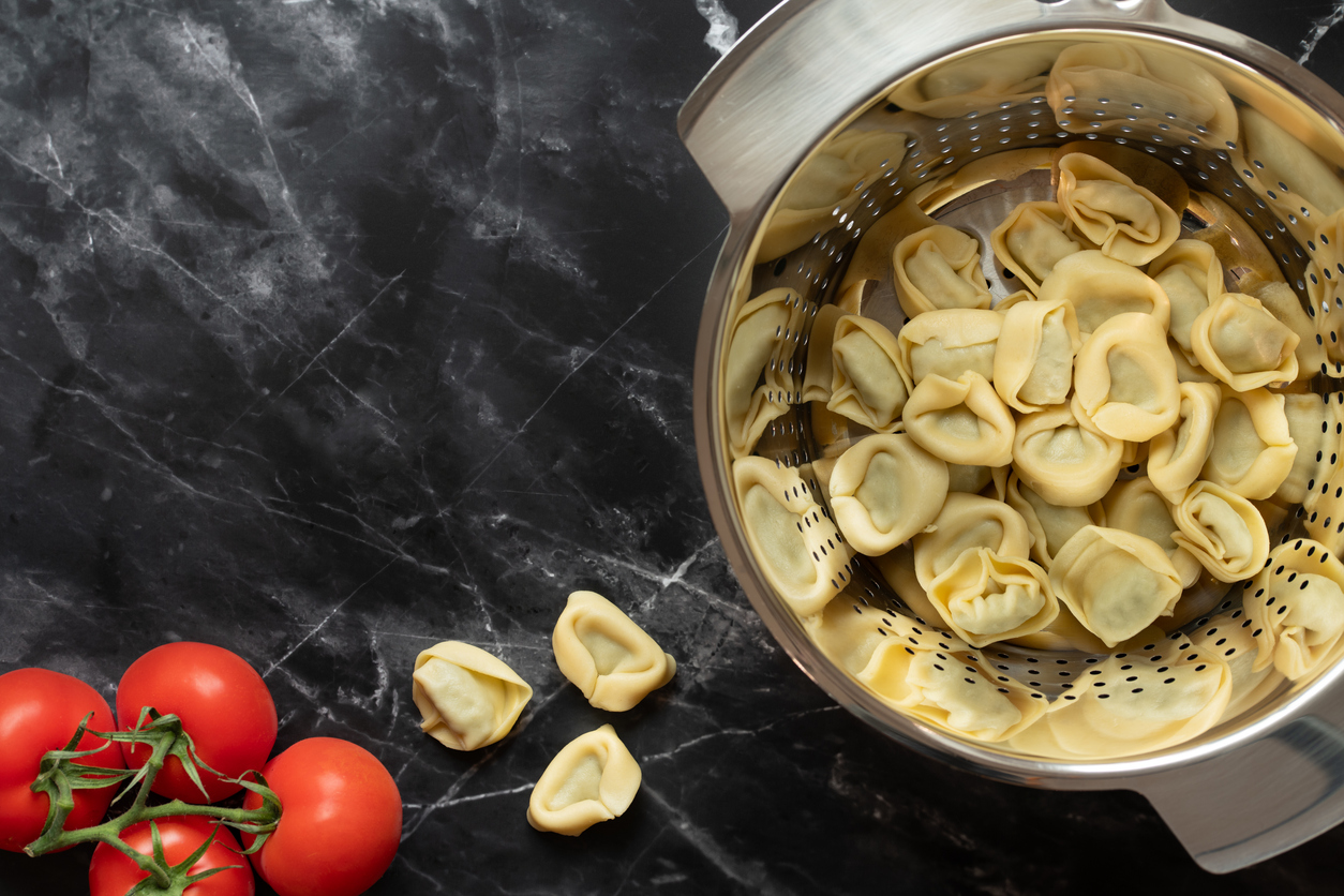 Tortellinis im Abtropfsieb