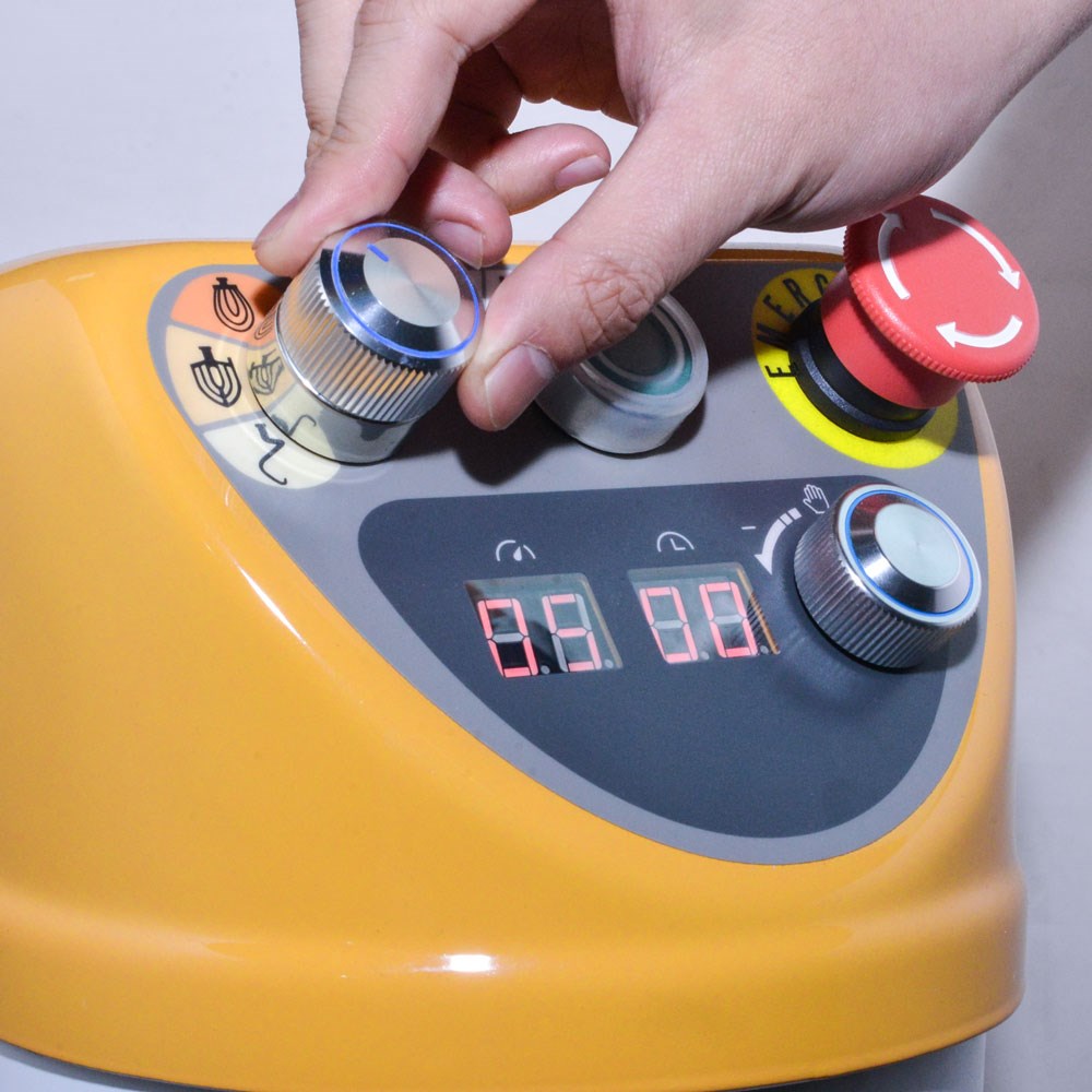 Multifunktionaler Planetenmixer, 10 L, 52-500 U/min., 420x510x720 mm (BxTxH), 0,75 kW Multifunktionaler Planetenmixer, 20 L, 60-503 U/min, 490x600x820 mm (BxTxH), 1,1 kW