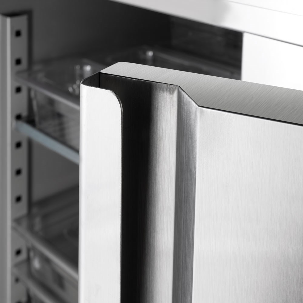 Doppeltür-Kühlschrank, Edelstahl, GN 2/1, 1480x830x2010 mm (BxTxH), 0,44 kW Doppeltür-Kühlschrank, Edelstahl, GN 2/1, 1480x830x2010 mm (BxTxH)