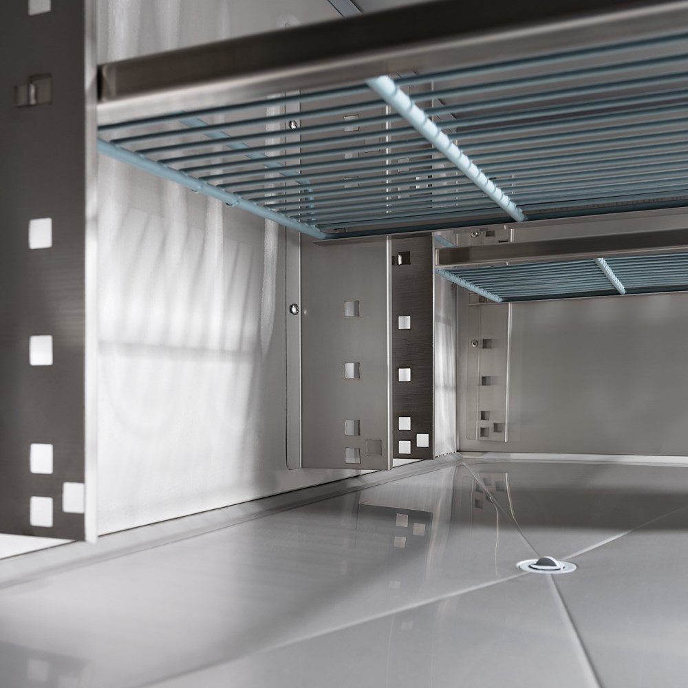 Starline Kühltisch, 3-türig, GN 1/1 Edelstahl Kühltisch, 3-türig, GN 1/1, 1365x700x875 mm (BxTxH), ohne Aufkantung