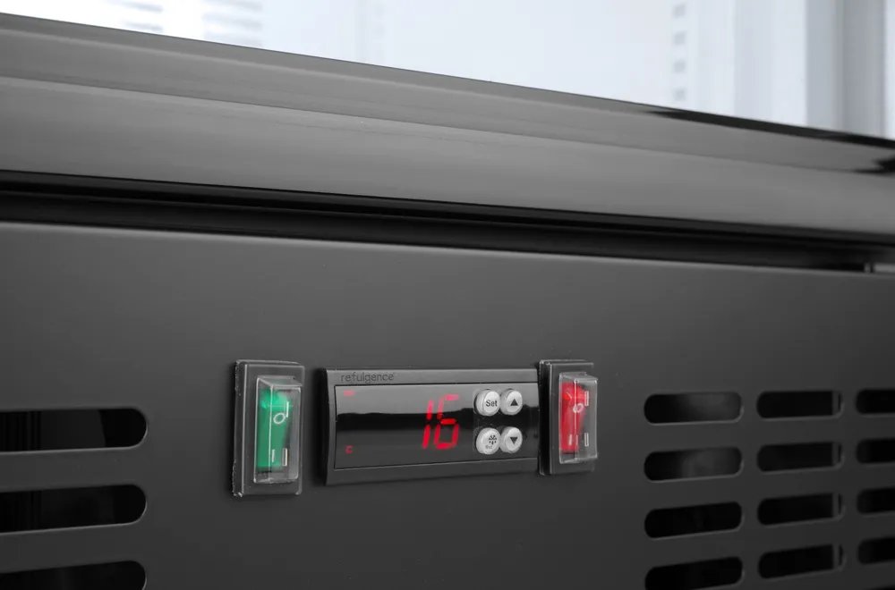 Kühlschrank hinten mit einer Tür, Arktic, 243L, Schwarz, 220-240V/195W, 600x530x(H)1820mm Kühlschrank hinten mit einer Tür, Arktic, 243L, Schwarz, 220-240V/195W, 600x530x(H)1820mm